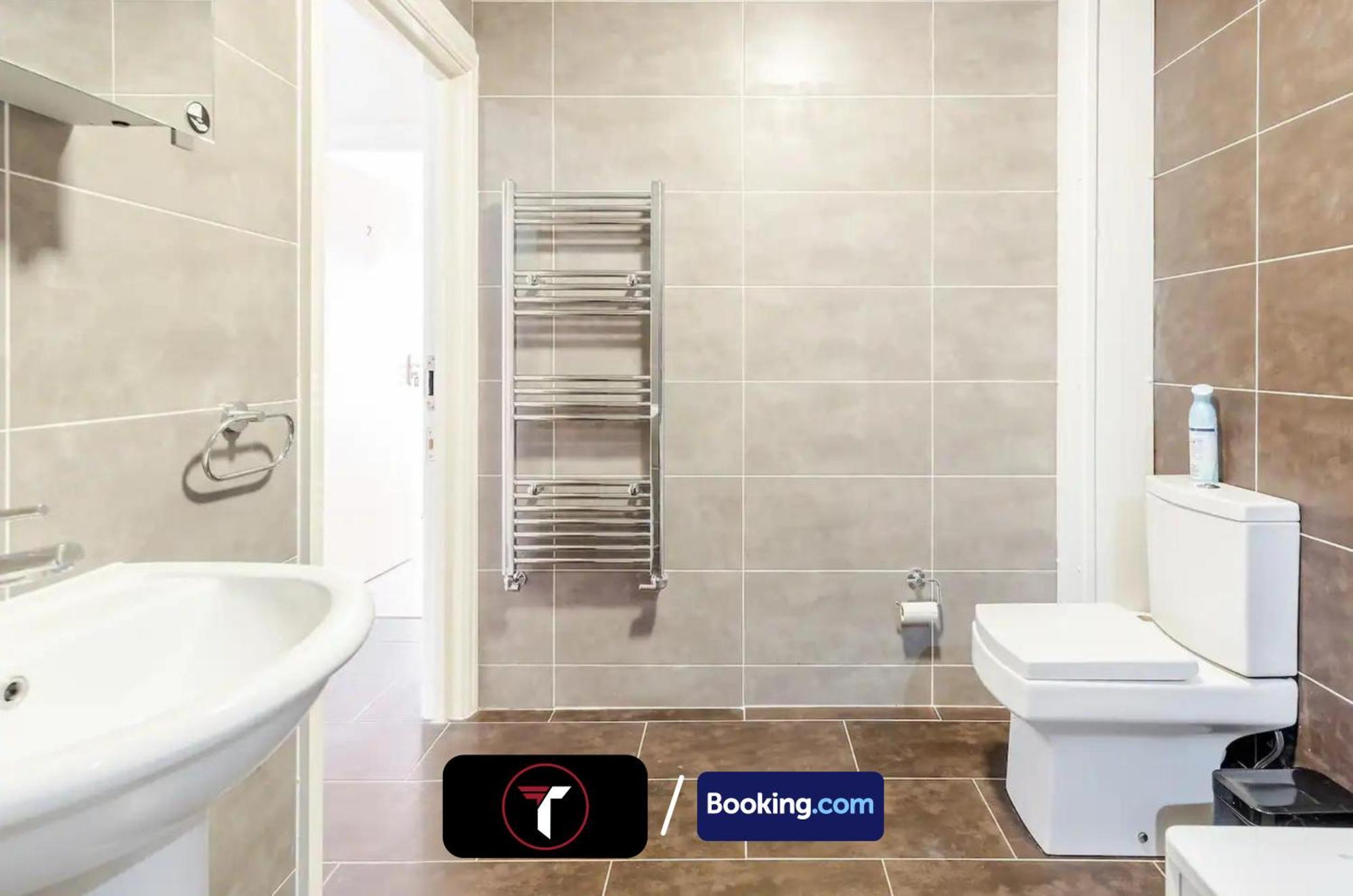 Stylish 2 Bedroom Flat By Tara Stays Short Lets & Serviced Accommodation Watford With Free Parking & Nearby Warner Studios ภายนอก รูปภาพ