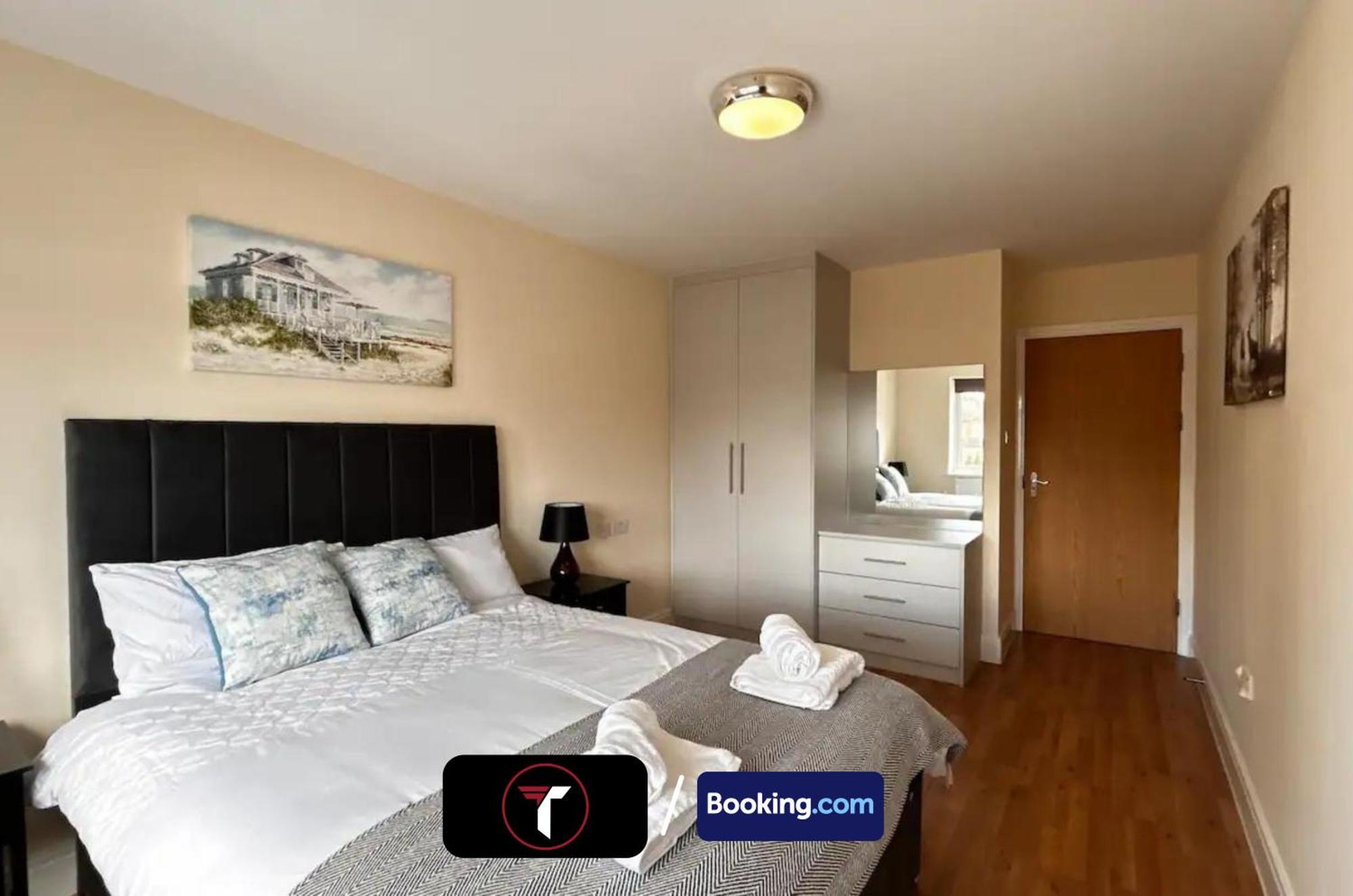 Stylish 2 Bedroom Flat By Tara Stays Short Lets & Serviced Accommodation Watford With Free Parking & Nearby Warner Studios ภายนอก รูปภาพ