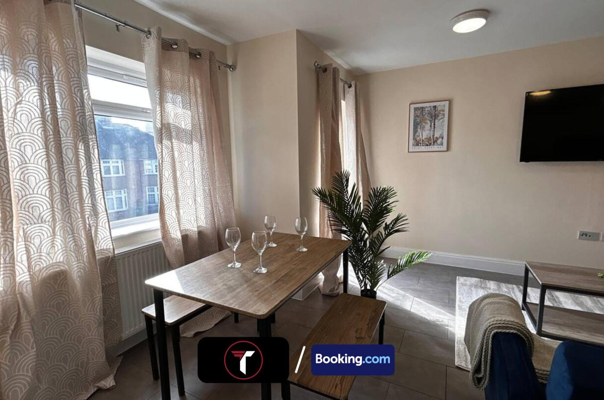 Stylish 2 Bedroom Flat By Tara Stays Short Lets & Serviced Accommodation Watford With Free Parking & Nearby Warner Studios ภายนอก รูปภาพ