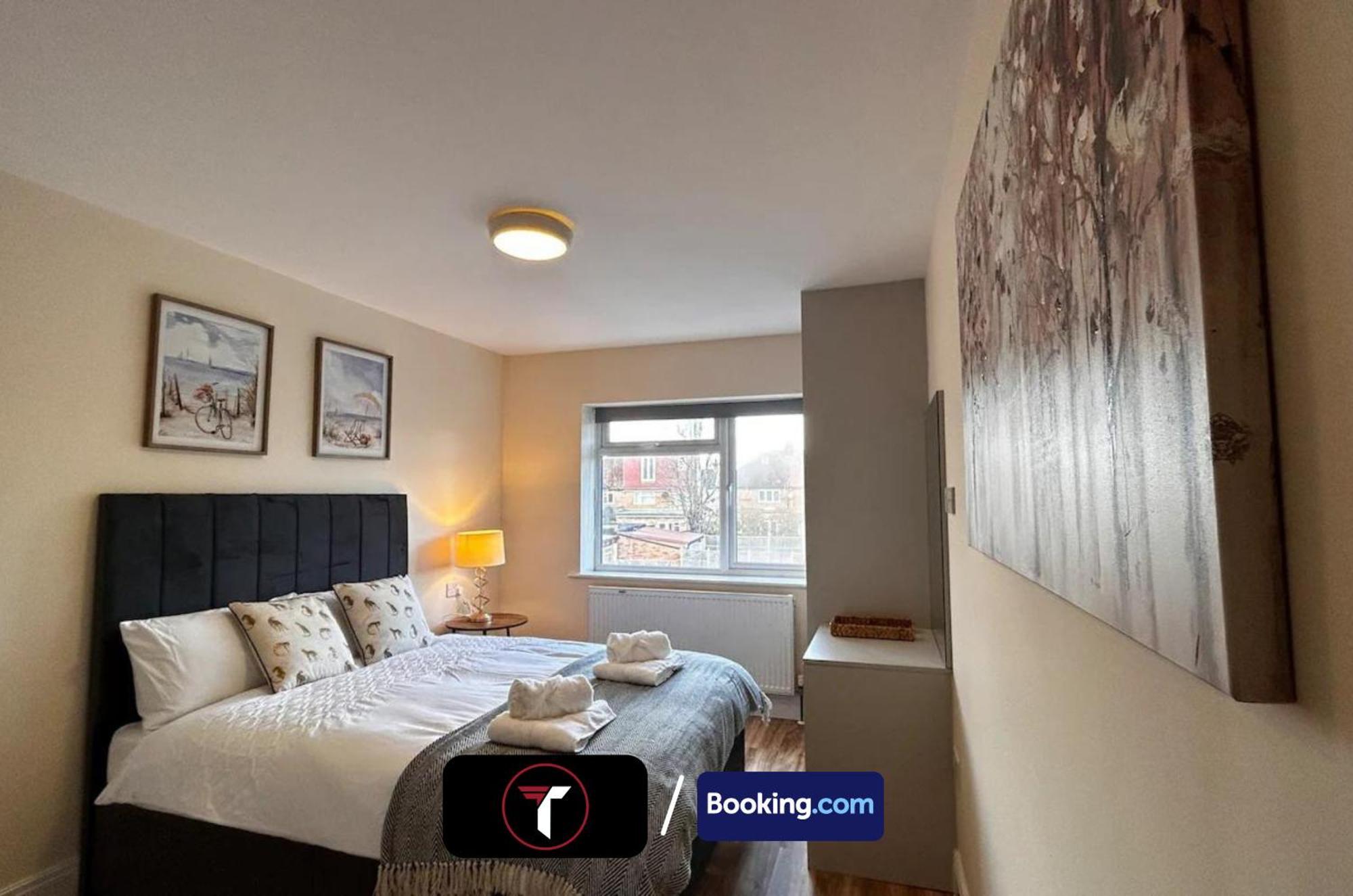 Stylish 2 Bedroom Flat By Tara Stays Short Lets & Serviced Accommodation Watford With Free Parking & Nearby Warner Studios ภายนอก รูปภาพ