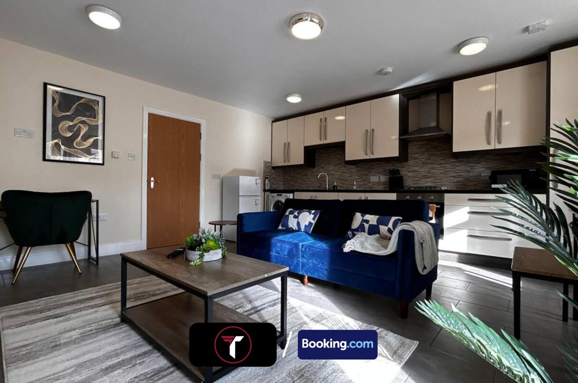 Stylish 2 Bedroom Flat By Tara Stays Short Lets & Serviced Accommodation Watford With Free Parking & Nearby Warner Studios ภายนอก รูปภาพ