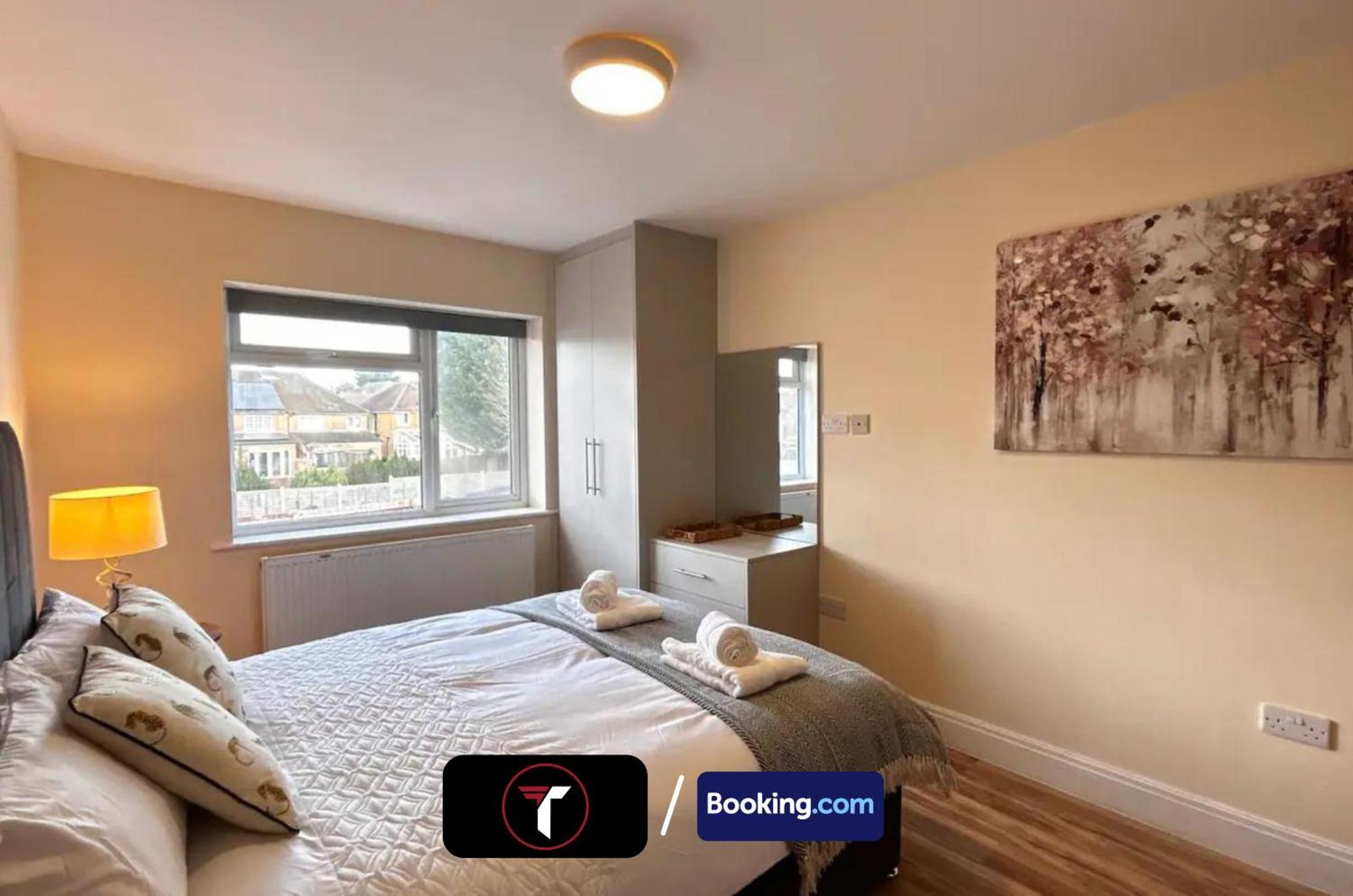 Stylish 2 Bedroom Flat By Tara Stays Short Lets & Serviced Accommodation Watford With Free Parking & Nearby Warner Studios ภายนอก รูปภาพ