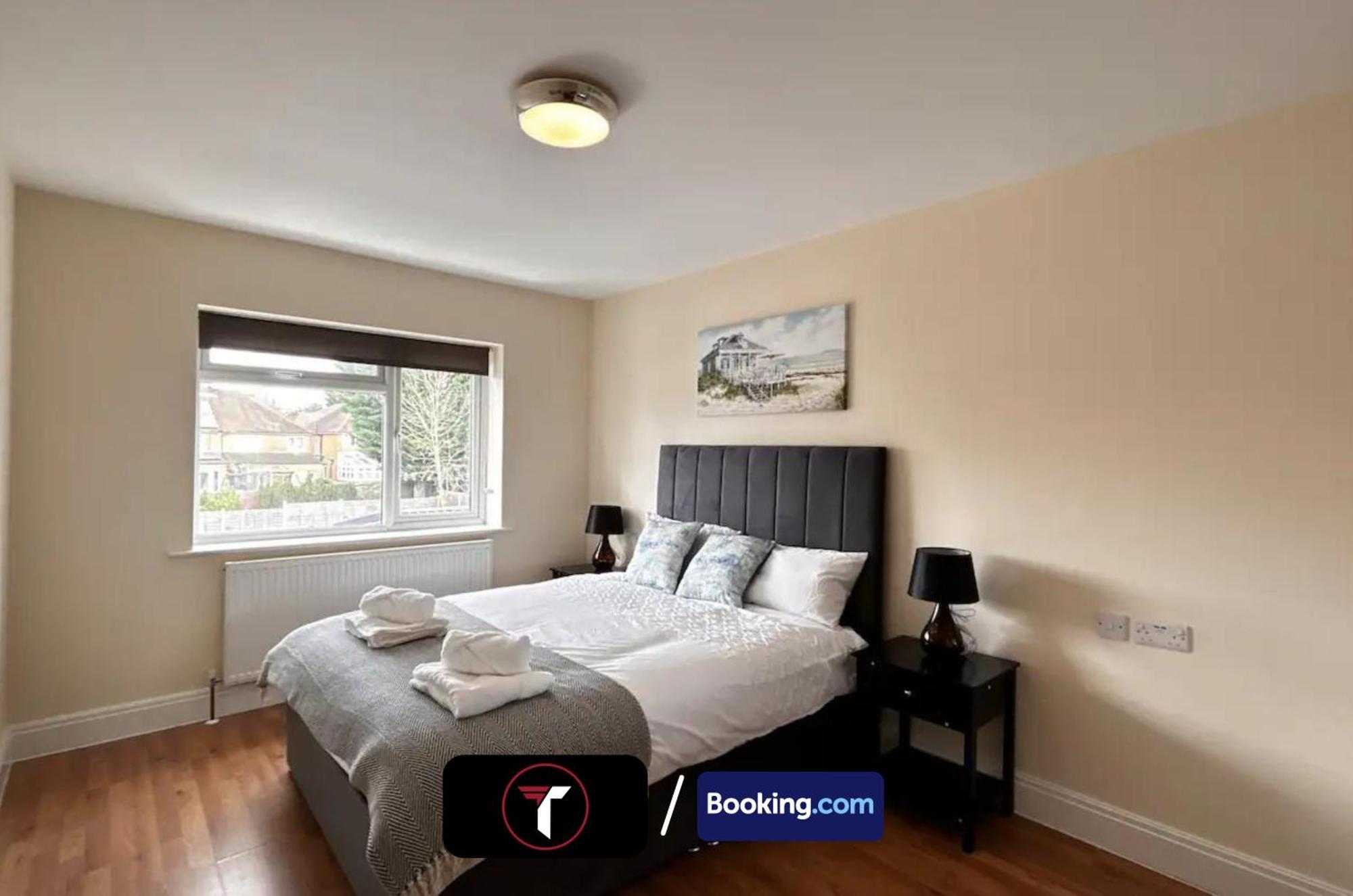 Stylish 2 Bedroom Flat By Tara Stays Short Lets & Serviced Accommodation Watford With Free Parking & Nearby Warner Studios ภายนอก รูปภาพ